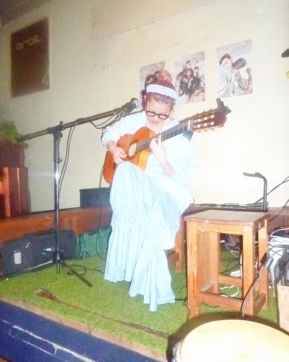 東京の美容院 “LIM TOKYO” さんの展示のクロージングパーティにて、ライブさせていただきました♫

お気に入り衣装とおニュー眼鏡🫧