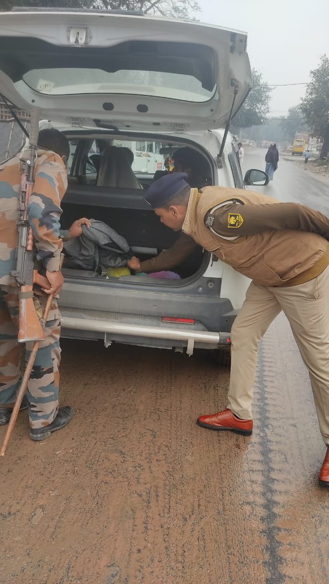 PatnaPolice24x7's tweet photo. अपराध एवं अपराधियों पर अंकुश लगाए रखने हेतु #पटना_पुलिस द्वारा निरंतर सघन वाहन जांच की जा रही है...

वाहन जांच में पुलिस का सहयोग करें, अपराध की रोकथाम में सहभागी बनें।

@dm_patna
@bihar_police
#VehicalChecking 
#CrimePrevention 
#CrimeControl https://t.co/0W6H89X2l8