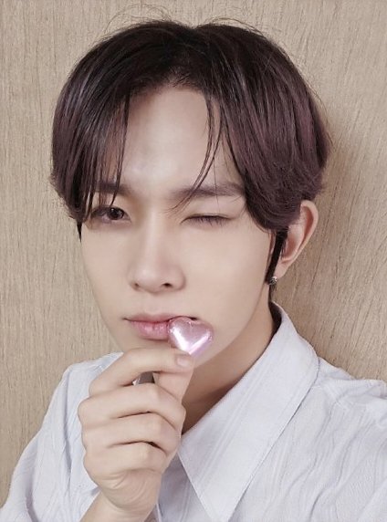 ihs_heeseung's tweet photo. “I will be your Heeseung only for ENGENE.” 😉💗 https://t.co/Gp7JAUb9QJ
