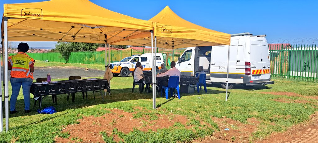 CityofJoburgZA's tweet photo. The regional Mayoral #AcceleratedServiceDelivery programme continues in Region C today - bringing services to the people of Johannesburg 👊🏾 

#JoburgServices #KleenaJoburg #CoJEvents ^GZ https://t.co/1sxZ3F1bXe