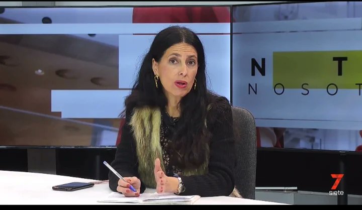 SoniaCrespoR's tweet photo. 📰🎤🗞️Si te perdiste ayer a @antoniamorillas de @IUMalaga y a @isaalba de @EDITORIALSIRIO en el #EntreNosotras 👠👠 de @7TVMalaga 📺 aquí puedes recuperarlas 👉 https://t.co/AkWPbIEMhr https://t.co/t8jrQ1HWK6