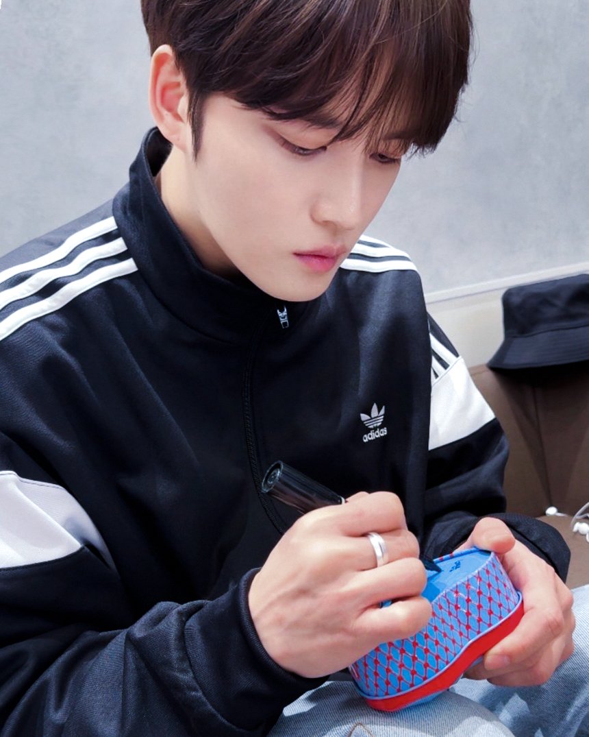 uchang61's tweet photo. #마_김재중_니가내별이다

#재쥬생각안하는거어떻게하는건데 https://t.co/w2yDRh8Nxn