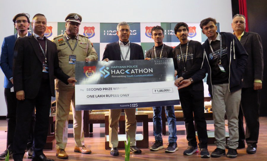 Somaiya_SVU's tweet photo. #KJSCE's #TeamSudo wins 1st Runner-Up at @police_haryana Hackathon! 🚀 From 3000 entrants to top 10, clinching ₹1L with a project on 'Gamifying Anti-Drug Education'. Kudos to our brilliant team & mentors from KJSCE! #TeamSudo #Innovation #ProudMoment #हैकाथोन @ssk303 https://t.co/Fsi7LMsYHz