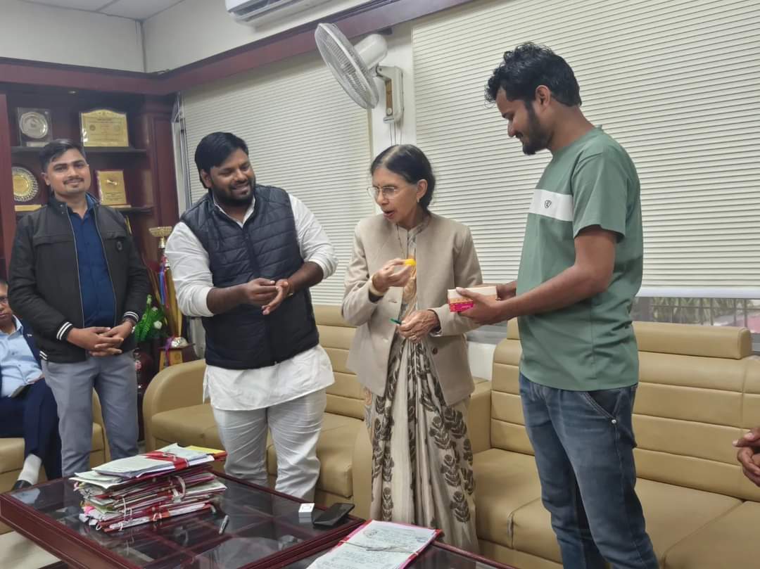 Javed_IYC's tweet photo. बीएड के हजारों छात्रों के संघर्ष जीत,
B.ed 1st सेम में एटीकेटी आने पर पूरे सेमेस्टर के समस्त पेपर देना पड़ रहे थे। यदि एक पेपर में भी फेल होंगे तो उनकी डिग्री जीरो हो जाती। साथ ही कॉलेज फिर फीस मांग रहा था। एवं इनका वर्ग 1, 2 में चयन हुआ था,अब atkt के रूप में राहत मिली है। https://t.co/R1gjGRTOC3