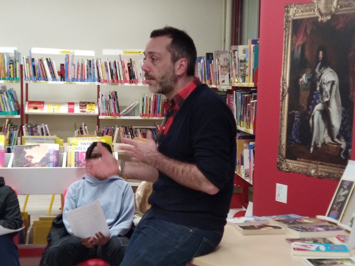 Ce matin <a href="/CdiDonzelot/">CDI Donzelot</a> <a href="/aclimoges/">Académie de Limoges</a> rencontre entre l'auteur Guillaume Nail et une classe de 5e. On papote, on s'amuse, on rigole, on joue avec les mots et les personnages. Un très beau moment!