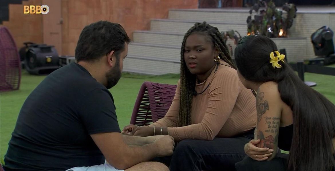 GJhonatan's tweet photo. Raquelle achando que Marcus saiu por causa do embate de ontem 
Alguém joga água nessa samambaia #BBB24 https://t.co/FAPTmu1vSi