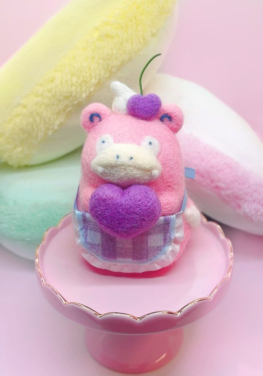 puchikosan154's tweet photo. モロゾフピカチュウ…じゃなくてモロゾフヤドン作りました💝
ハッピーバレンタイン！

#羊毛フェルト
#ポケモン https://t.co/Z9oPzEoUyz