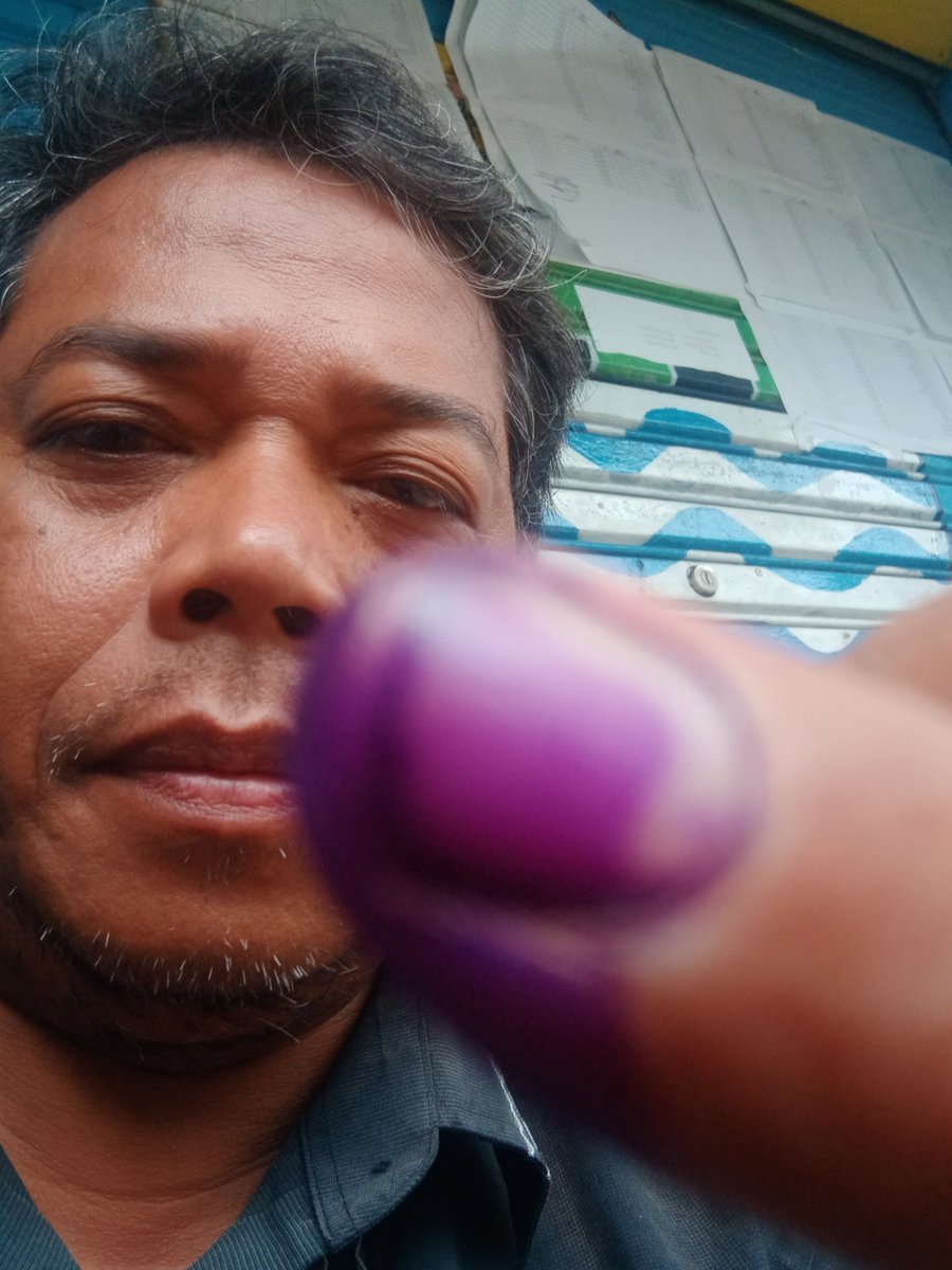 Ku persembahkan coblosan saya beserta keluarga besar untuk pk Ganjar Mahpud menang menang menang
