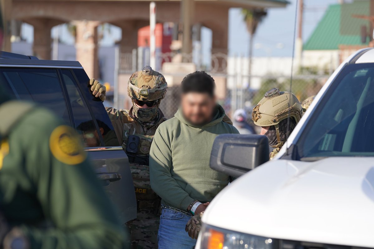 Border patrol agents in the RGV sector &partner agencies say they arrested a former Mexican Grupo de Operaciones Especiales police officer wanted for his alleged involvement in the homicide of 19 migrants.The fugitive was in the U.S. illegally & located in Kyle,Texas. @FoxNews
