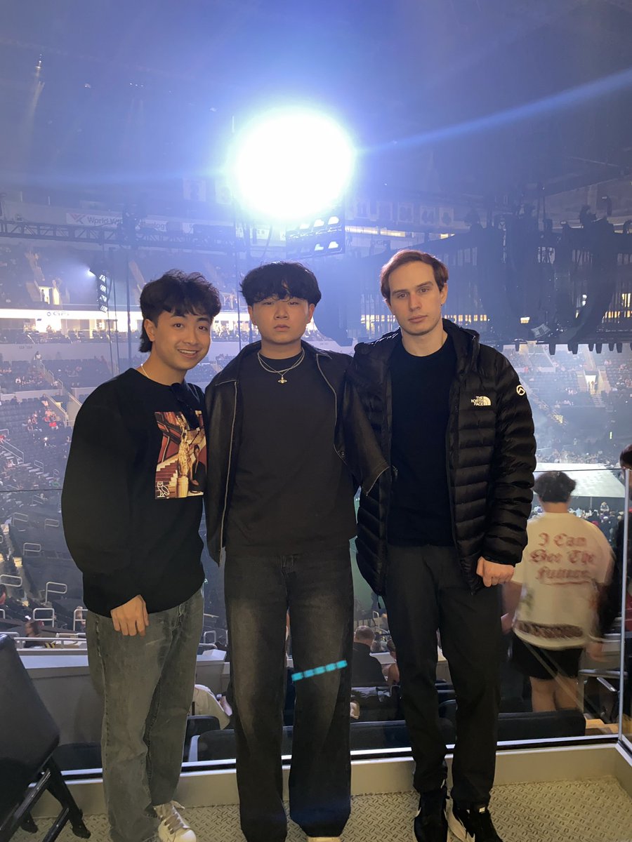 _Srtty's tweet photo. 5-0 scrims into drake and jcole say less #SLU https://t.co/HhYgFfrYxE