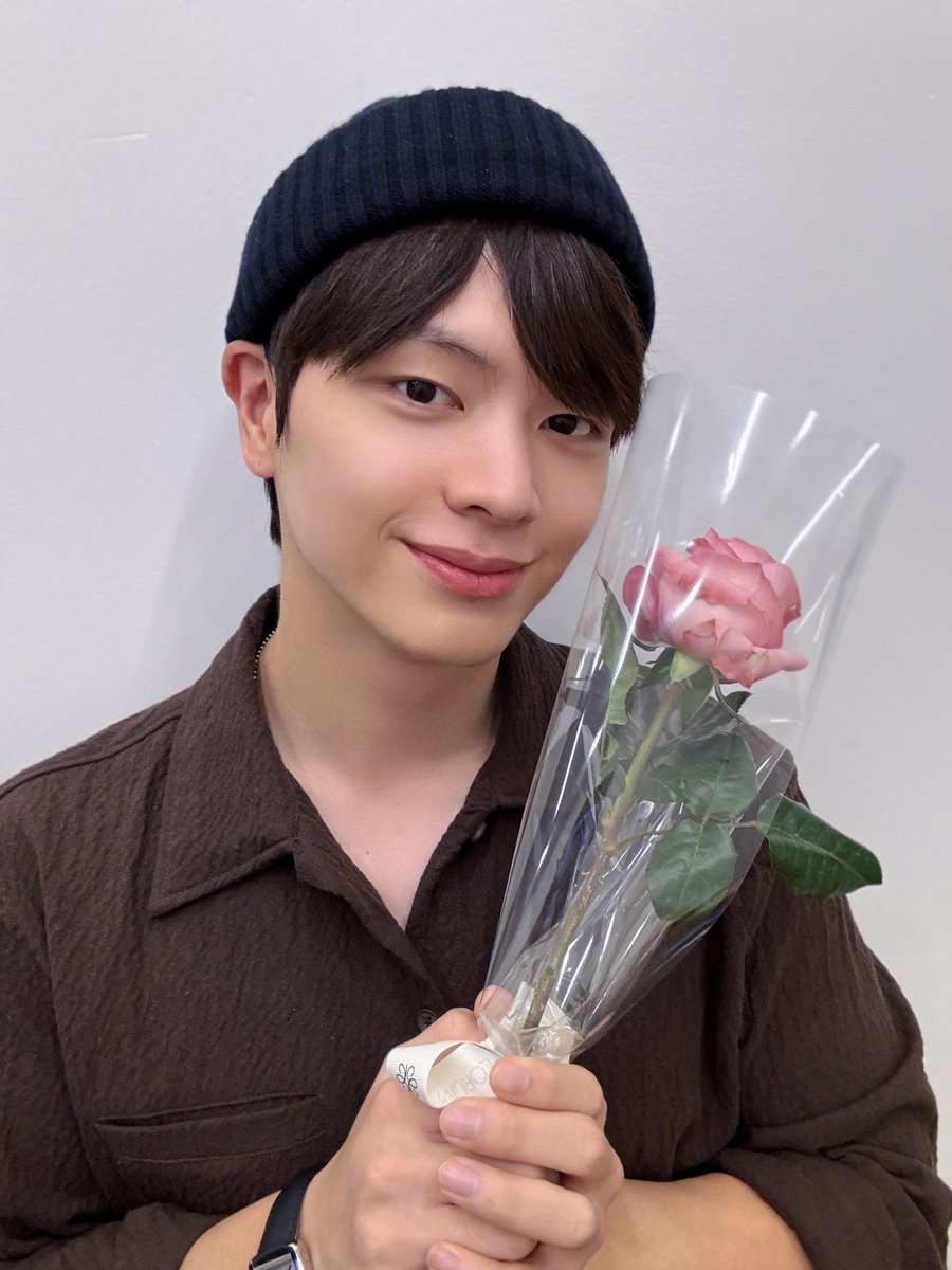 YookSJ_official's tweet photo. [📸] #YOOKs_moment
𝑯𝒂𝒑𝒑𝒚 𝑽𝒂𝒍𝒆𝒏𝒕𝒊𝒏𝒆🌹

#육성재 #YOOKSUNGJAE https://t.co/22oSlnxp3r