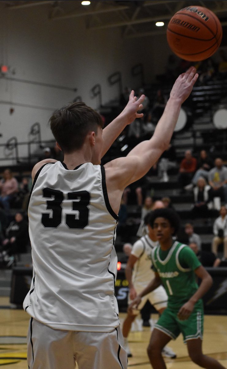 jackhillhouse_'s tweet photo. Senior night tonight. I have been so fortunate to be able to wear the name Galesburg across my chest and play the game I love. Been an awesome senior season, onto the next. @GalesburgBball https://t.co/nH287xbFFa