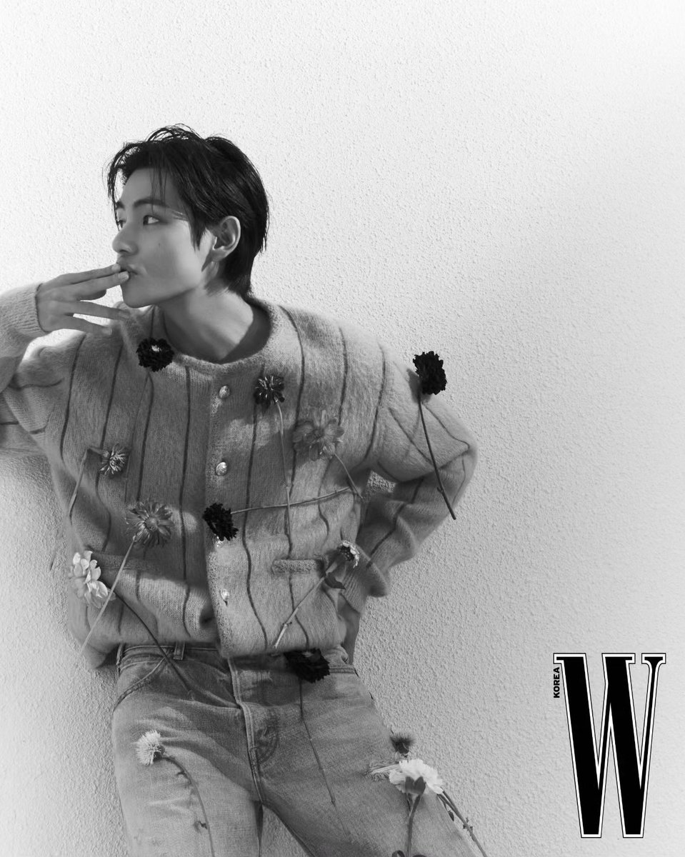 _nuna_V's tweet photo. V X WKOREA💜 
넘 예뻐, 보고싶어...😭💜 https://t.co/B4eOqeEFWS