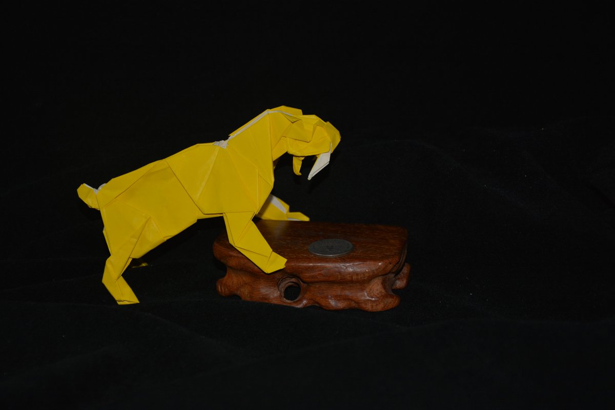 Smilodon 
Allosaurus 
Apatosaurus
Elasmosaurus design
 by <a href="/origami_maimai/">今井雄大（折り紙マイマイ）</a>