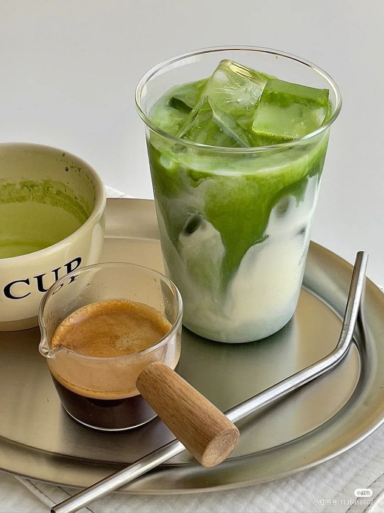 Diorgirlx's tweet photo. pretty girls drink matcha 🍵 https://t.co/xvVPYm3Udb