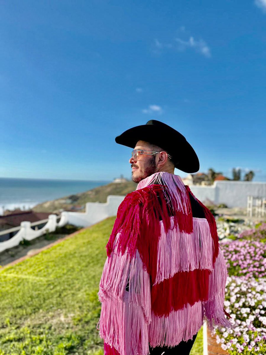 De botas y sombrero 🥰
#botasvaqueras
#gaycowboy