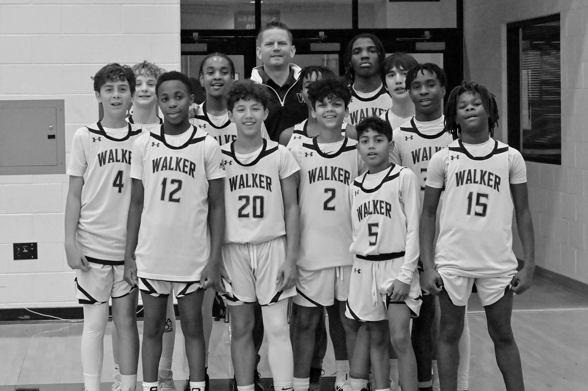 7th-grade boys' team gave it their all, ending the season 11-1 & narrowly missing the championship with a 55-56 heartbreaker. They secured an impressive 2nd place in district! Meanwhile, our 8th-grade boys showed grit, finishing 4th in district. #WalkerMS drive.google.com/drive/folders/…