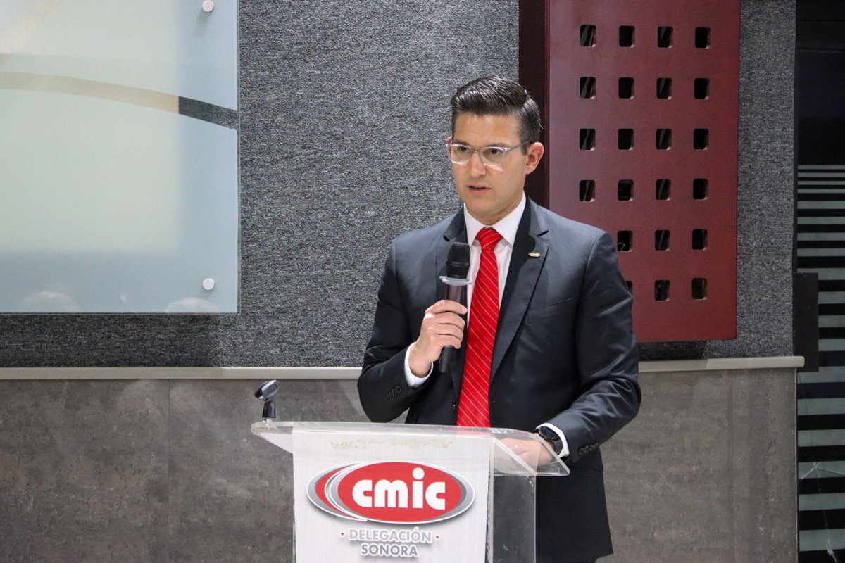 AdrianCamouL's tweet photo. Hoy iniciamos un gran reto al frente de CMIC Sonora. Con el apoyo de todo el comité, seguiremos impulsando a nuestro sector en #Sonora, y motivando la inversión para atraer grandes proyectos a nuestro estado. 

#SonoraConstruye https://t.co/ZTQqGnL7Ei