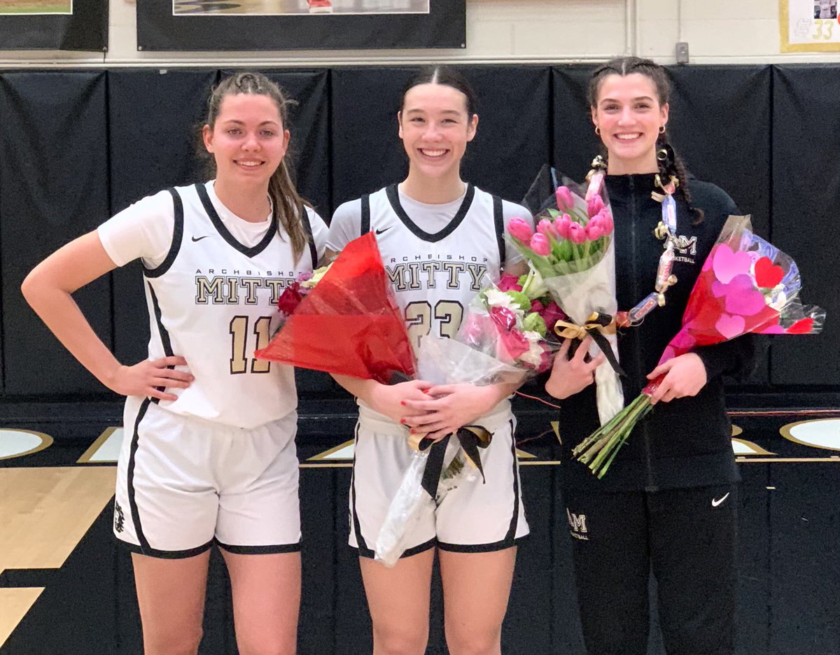 AMHSAthletics's tweet photo. Congratulations to our women’s basketball players on Senior night: Elana Weisman, Belle Bramer and Morgan Cheli. #AlwaysAMonarch https://t.co/aiSGN39cZ8