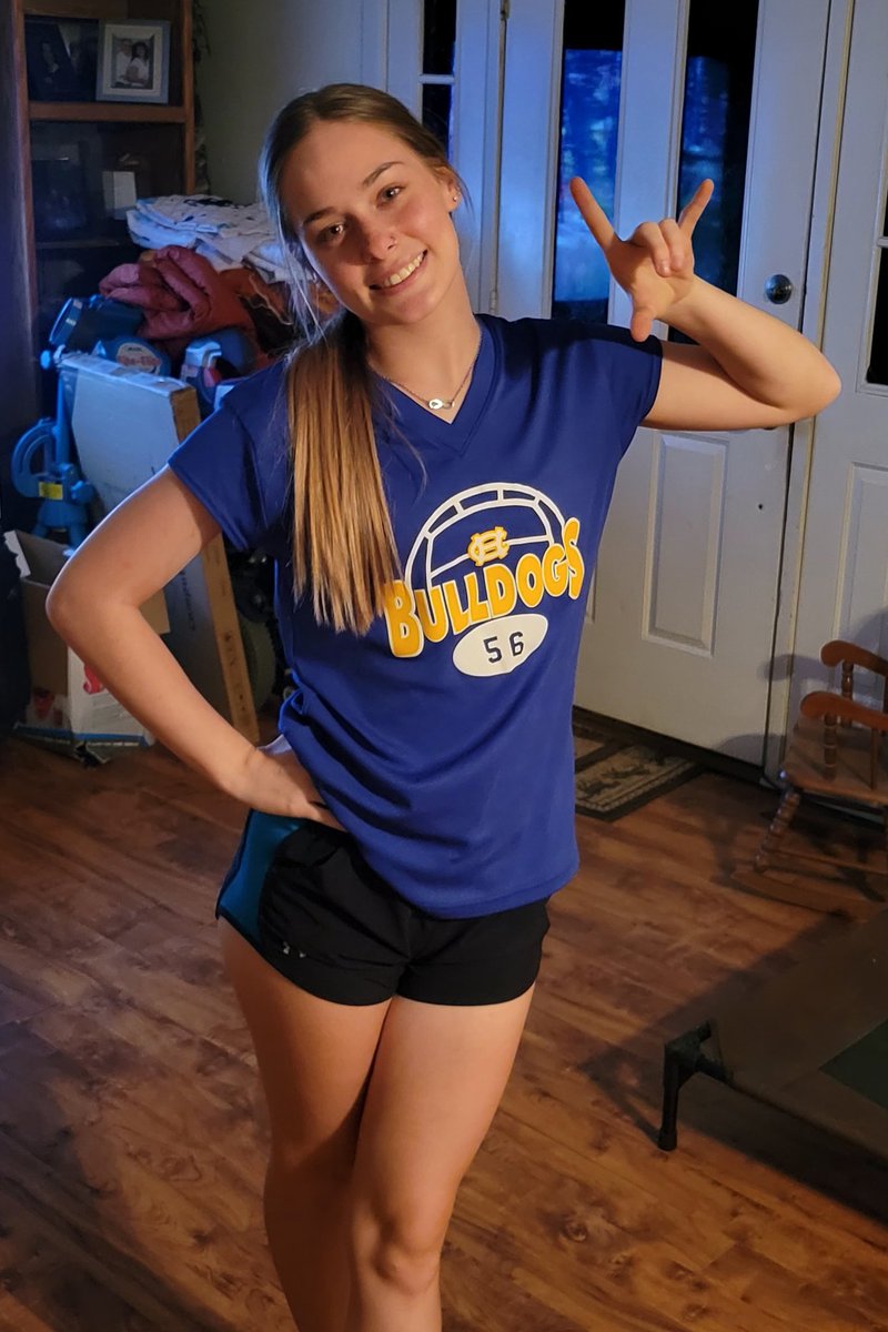 She's back a BULLDOG wearing that BLUE and GOLD! 🤘🏻💙💛