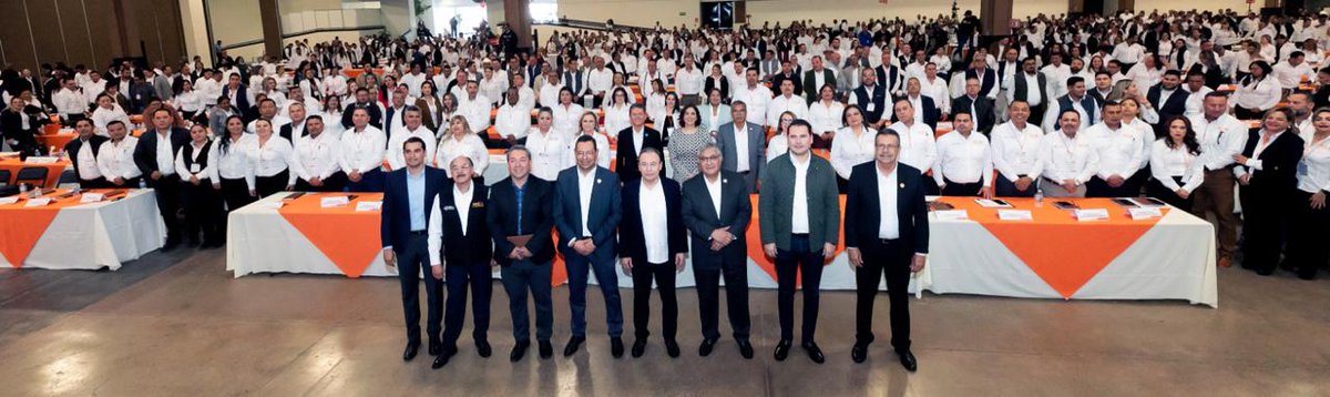 #80AniversarioSNTE En #Sonora, el líder del #SNTE 📚 Mtro. Alfonso Cepeda Salas y el gobernador @AlfonsoDurazo atestiguaron la firma de una convocatoria para dotar de computadoras a docentes de las secciones @SNTE_Seccion28 ✔️ y @SNTE54mx ✔️ Nota 👇 snte.org.mx/blog/nota-3-20…