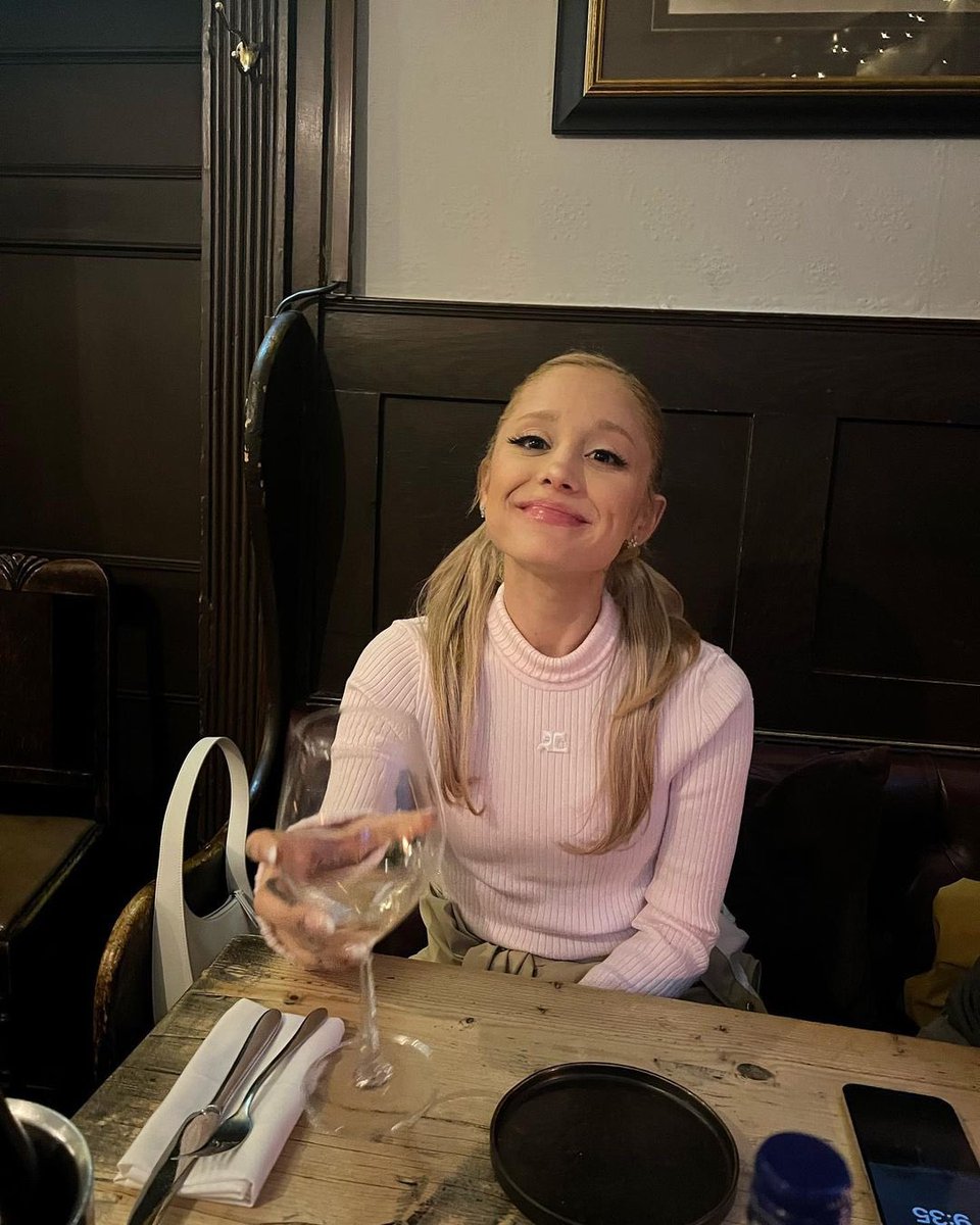 cinnamoneedy's tweet image. feliz 14 a mi único amor verdadero🩷