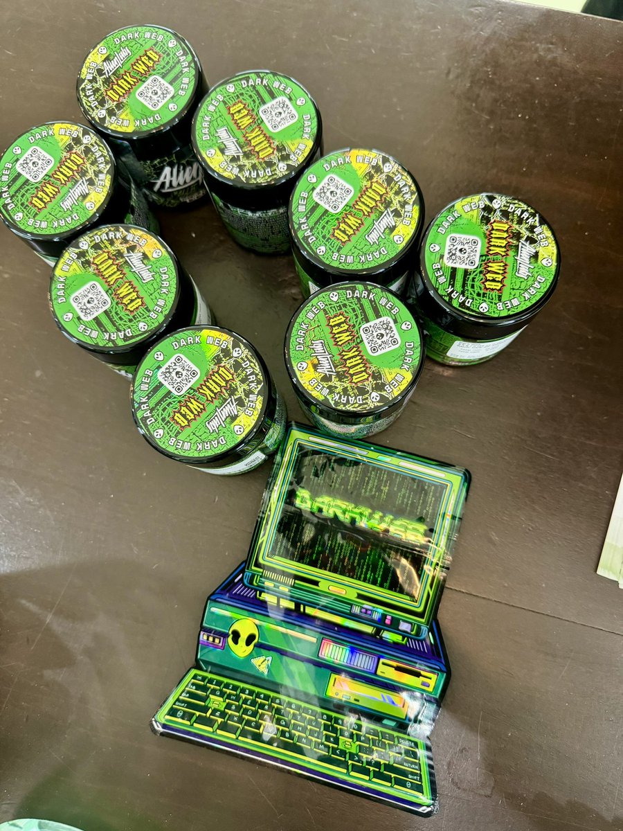 justfeats's tweet image. Congrats to Ted and Alienlabs on the official release of Dark Web

In honor of its release I’ll be giving away 4 jars to 4 diff ppl

Just make sure you’re following @justfeats and @alienlabsTED 

Like this, RT and comment 👽🕸️  to enter. 

I will pick winners Friday 2/23.