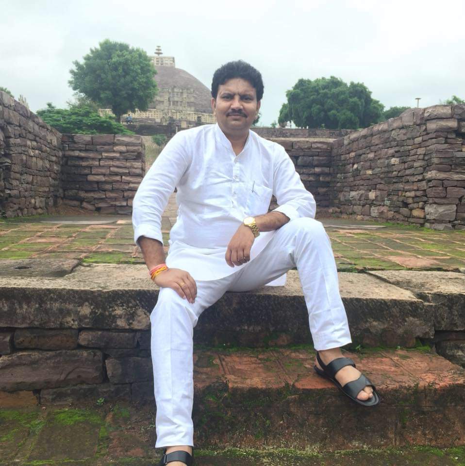 imajayyadav87's tweet image. संम्मानीय भाईसाहब राव रामराजा यादव अमरोद जी  को जन्मदिन पर बधाई और हार्दिक शुभकामनाएं आप खुश रहे,मस्त रहे, चरण स्पर्श♥️💐💐
आने वाला प्रत्येक नया दिन, आपके जीवन में अनेक सफलताएँ एवं अपार खुशियाँ लेकर आयें 
@RaoRamrajasingh भाईसाहब🙏❣️

#जय_सिया_राम