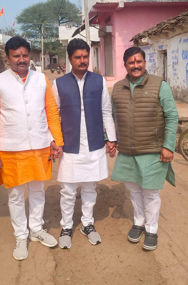 AjayYadavRao2's tweet image. आदरणीय चाचा जी श्री राव रामराजा सिंह यादव (सांसद प्रतिनिधि) जी को जन्मदिन की ढ़ेर सारी बधाईयाँ एवं शुभकामनाएँ।🎂🎊

@RaoRamrajasingh