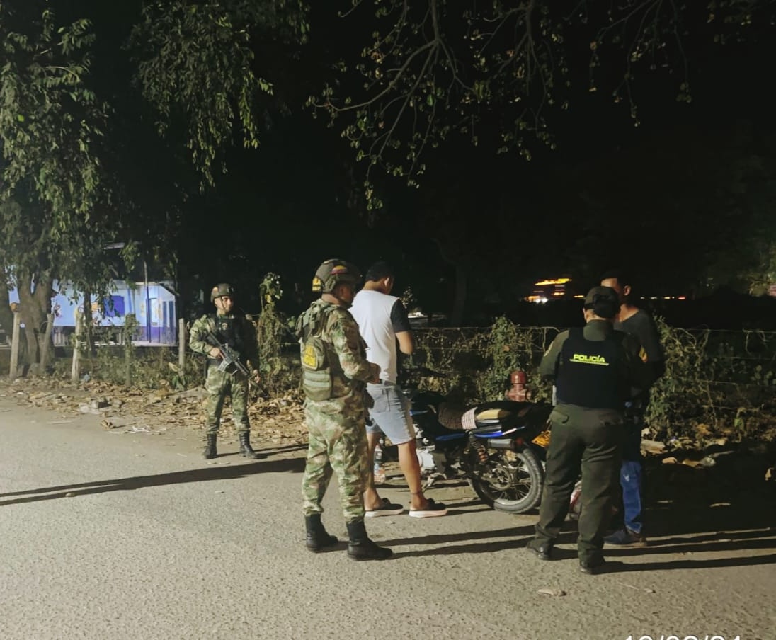 #Gaula Militar Magdalena, en la misión de velar por la libertad de los colombianos realiza mediante , puesto de control en la via ruta del sol sector rio frio en el Departamento del Magdalena, difundiendo nuestra campaña, #Yo No  Pago Yo Denuncio y la linea gratuita nacional 147