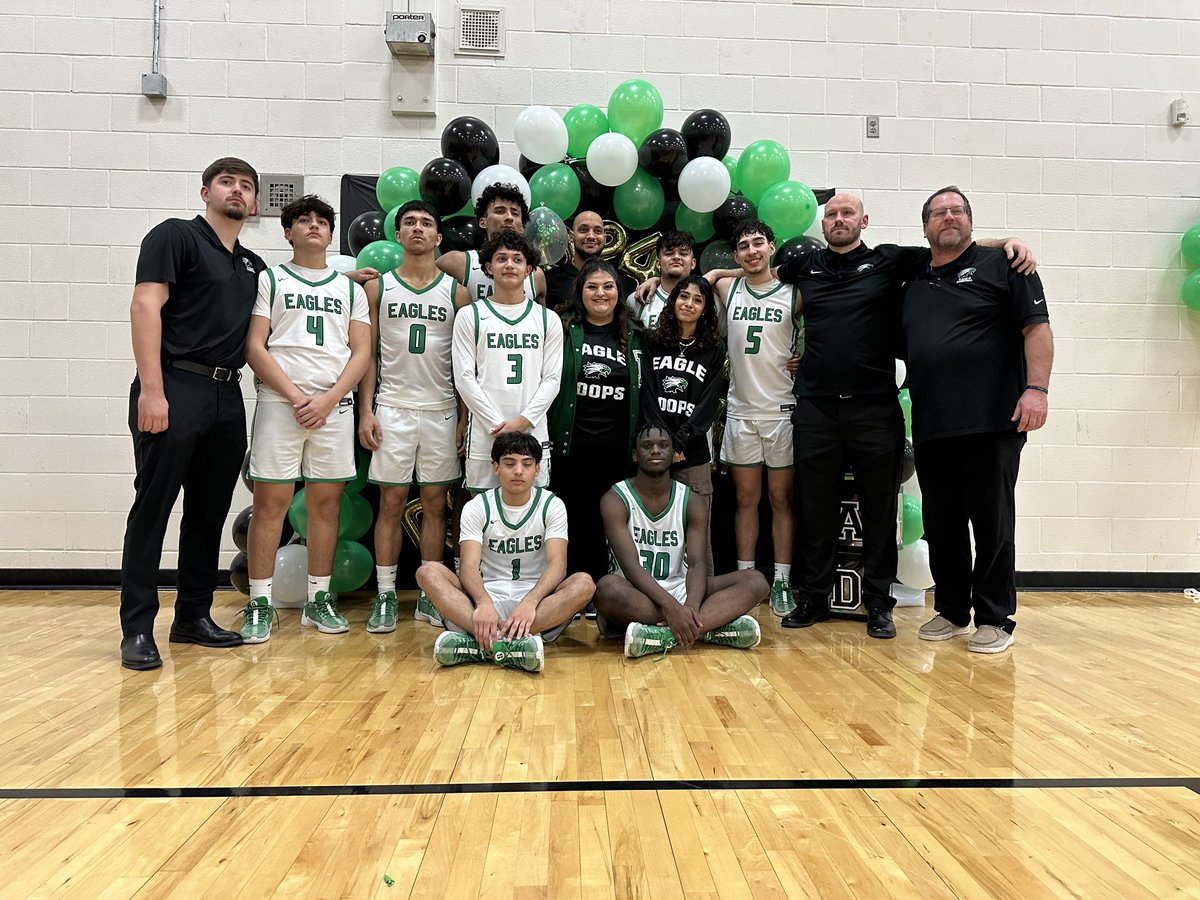 PHS_Eagle_Hoops's tweet photo. 🚨Final🚨

Dobie- 72
Pasadena- 69

@Gus11Escamilla 23pts 
@hmanriquez24 14pts
@bigmike_number7 11pts
@qmarcosss 11pts

Fell short on senior night but played hard down to the very end. Thank you Eagle Nation for all the love and support! Back to work tomorrow! #ForNotWith https://t.co/nqIdxxgHkb