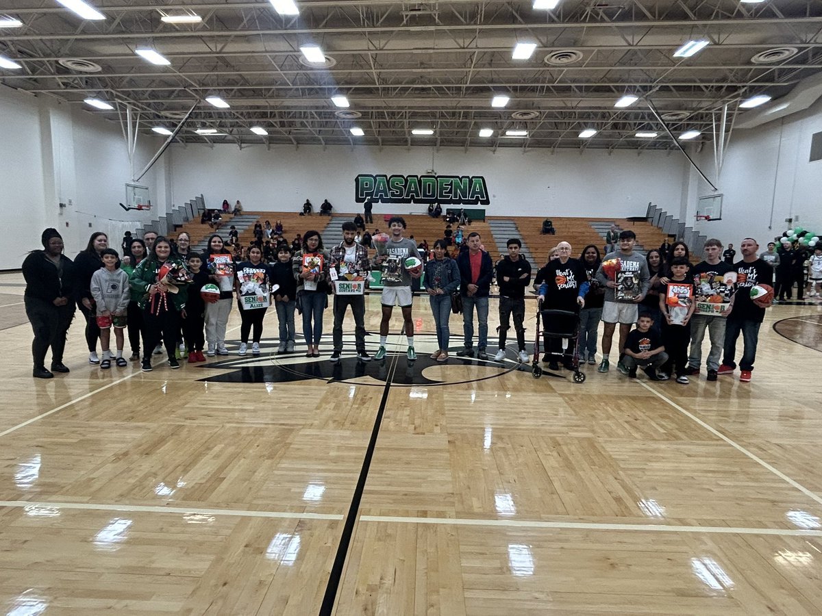 PHS_Eagle_Hoops's tweet photo. 🚨Final🚨

Dobie- 72
Pasadena- 69

@Gus11Escamilla 23pts 
@hmanriquez24 14pts
@bigmike_number7 11pts
@qmarcosss 11pts

Fell short on senior night but played hard down to the very end. Thank you Eagle Nation for all the love and support! Back to work tomorrow! #ForNotWith https://t.co/nqIdxxgHkb