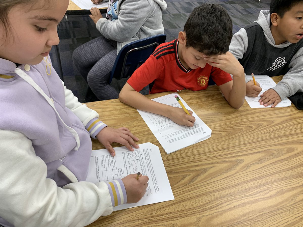 AdrianaDiaz04's tweet image. Check out these students hard at work preparing for the informative writing performance task. Thank you @ColtonJUSD for the writing series PD. #birneyproud #cjusd
