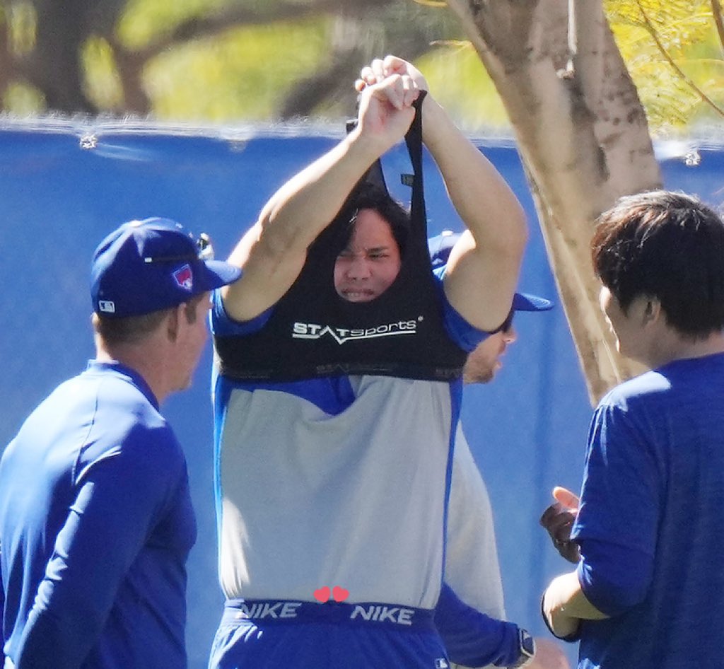 shoheisaveus's tweet photo. I will help you Shohei I think I’m tall enough to do that 🤭

Watch him break this sports bra like that sprinting machine he just broke oooff https://t.co/KwDTxa5RDC