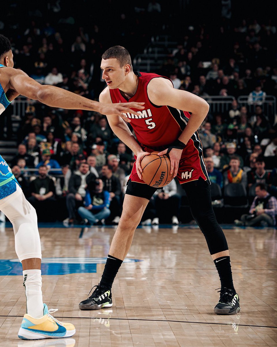 #HEATWin final - Miami 123, Milwaukee 97

🔥 Jović: 24pts (game-high), 7reb, 3ast, 5 3PM
🔥 D. Robinson: 23pts, 5ast, 3reb, 6 3PM
🔥 Love: 19pts, 8reb, 3ast, 5 3PM
🔥 Herro: 19pts, 5asts & 3rebs, 3 3PM
🔥 Adebayo: 16pts, 12reb. 11ast, 2stl
🔥 Jaquez Jr.: 12pts, 4ast, 3reb