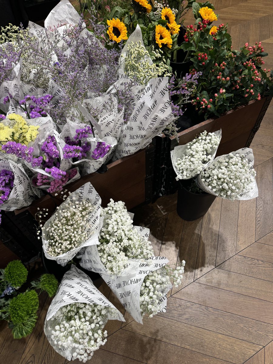 yoxrgravity's tweet photo. 💐
‘don’t forget to love yourself first’
— happy valentine’s day :– ) https://t.co/tLWMrG33iK