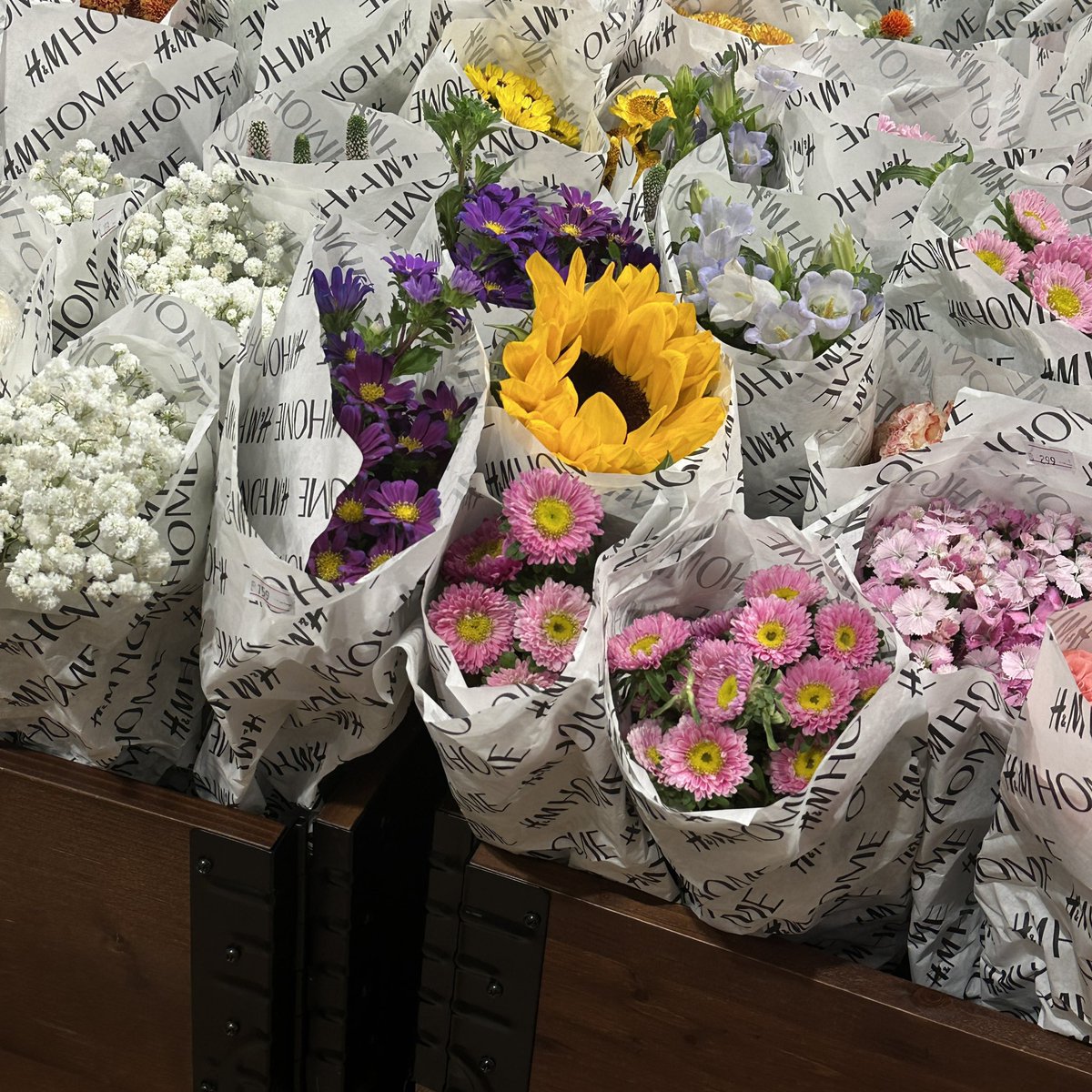 yoxrgravity's tweet photo. 💐
‘don’t forget to love yourself first’
— happy valentine’s day :– ) https://t.co/tLWMrG33iK