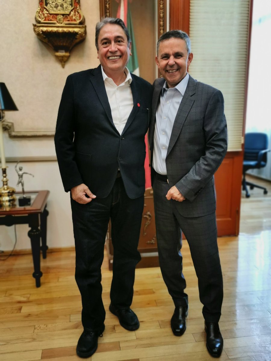 Felicidades querido César!! Como lo sabes y te lo he dicho siempre, eres y seguirás siendo pieza fundamental del gran proceso de transformación que está viviendo nuestro amado México! Gracias !! @moralES_HONESTO <a href="/Navegaciones/">Pedro Miguel</a> <a href="/SimonLevyMx/">Simón Levy</a> <a href="/ConcheirLuciano/">Luciano Concheiro</a> <a href="/molotovmx/">molotovmx</a>