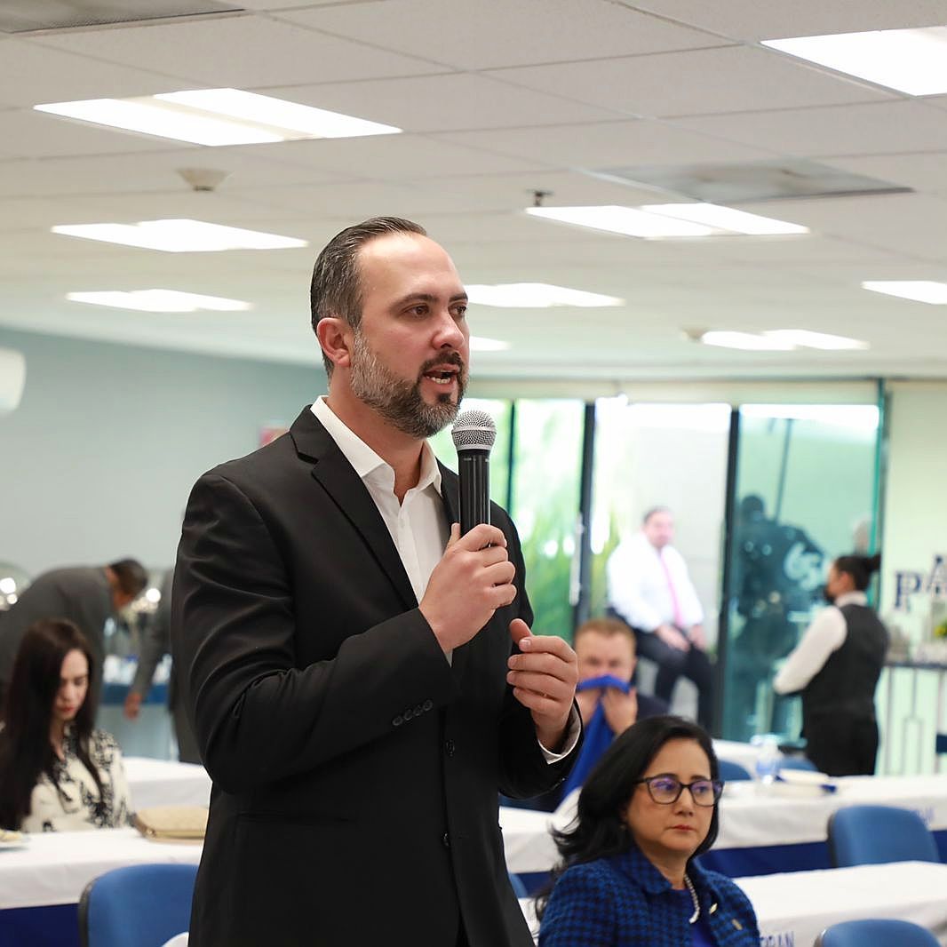 Preparándonos para presentar una iniciativa que garantice que, si el gobierno no provee un medicamento necesario, que cubra su costo. Nadie debe quedarse sin acceso a la atención médica que requiere. 💊💡 #AccesoALaSalud #IniciativaLegislativa