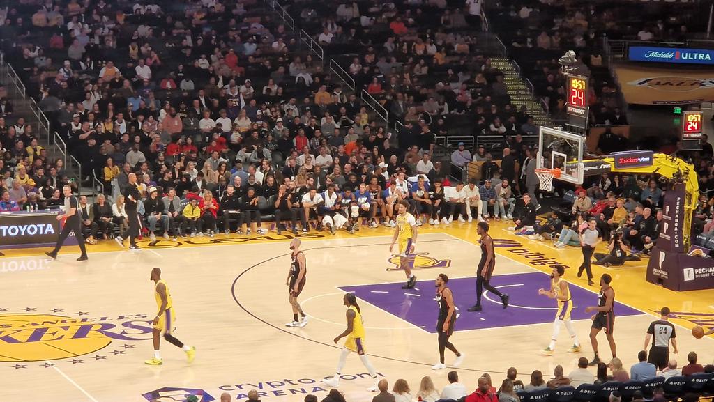 nclarke67's tweet photo. Another day, another game. First time watching basketball 🏀.  Go Lakers!! #Lakers @clarky68 https://t.co/3qdJNmCEvV