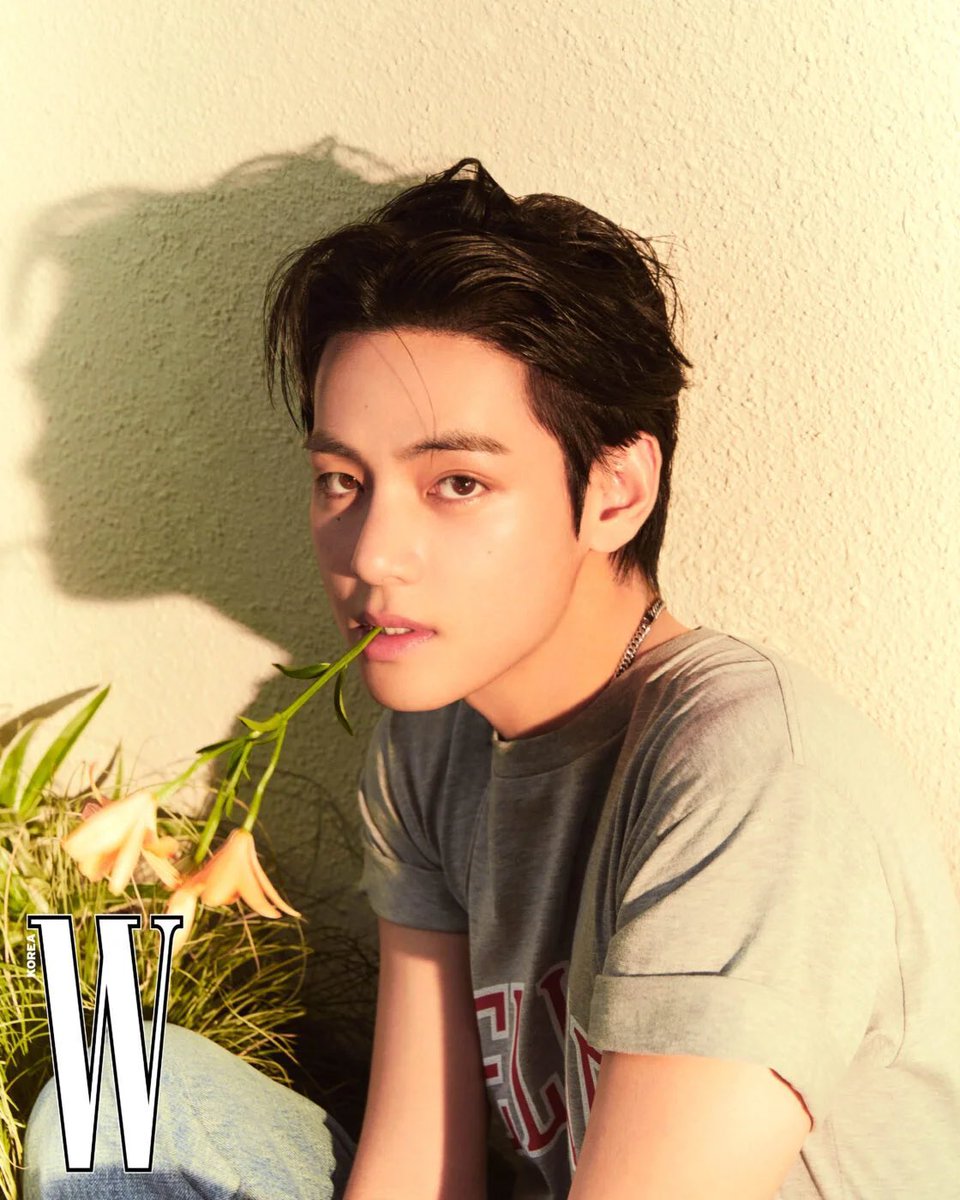 taeguide's tweet photo. Flower boy https://t.co/r4Nlwz5TsB