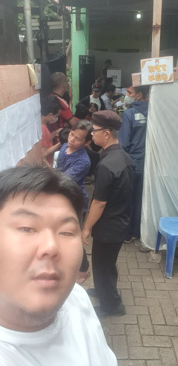 Pencoblosan gue selama pemilu...
Ini yg ke 2 xnya.
Pertama 2019, kedua ya hr ini.
2019 buat wowo 
2024 buat Amin