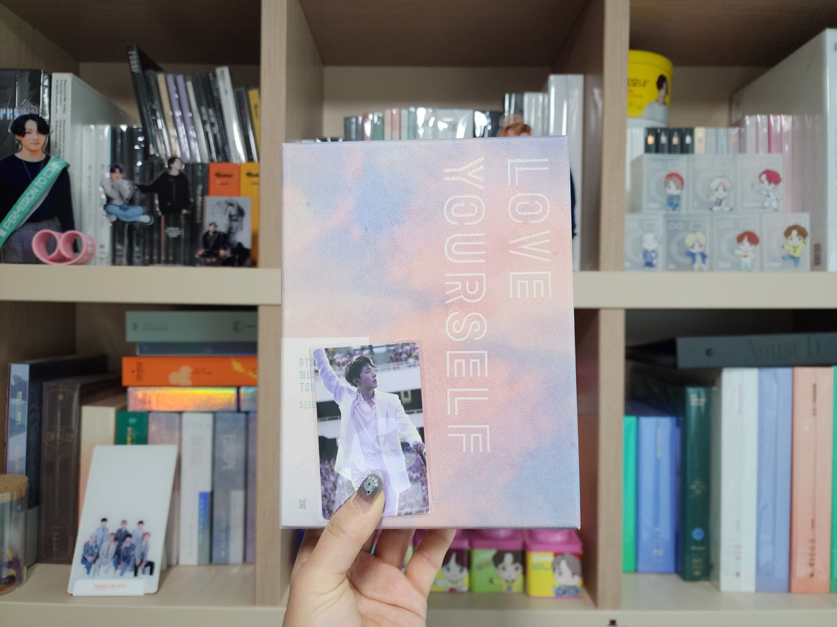 🐿 HAPPY J-HOPE DAY 🐿

정다정 정스윗 정햇살 정팀장 정조교 
호비의 생일을 축하하며
작은 이벤트를 준비했습니다😁

#RT + 호비 사진

🎁 럽셀콘 서울 DVD(포카/포스터 풀세트)
💜 당발 - 호비날

#HAPPYJHOPEDAY 
#HAPPYBIRTHDAYHOBI
#호석아_생일축하해 
#나의_햇살_호석아_생일축하해