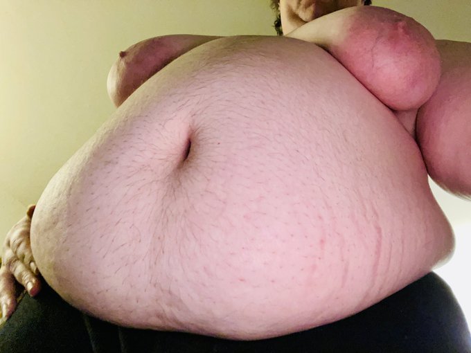 I&rsquo;m not too late for #TummyTuesday am I? https://t.co/nDcQduyfNH<a href="/tag/tummytuesday"class="tags">#TummyTuesday</a>