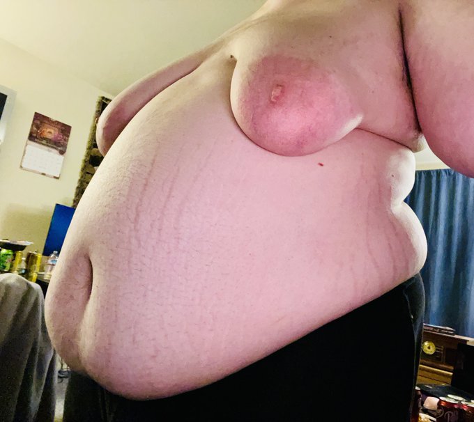 I&rsquo;m not too late for #TummyTuesday am I? https://t.co/nDcQduyfNH<a href="/tag/tummytuesday"class="tags">#TummyTuesday</a>