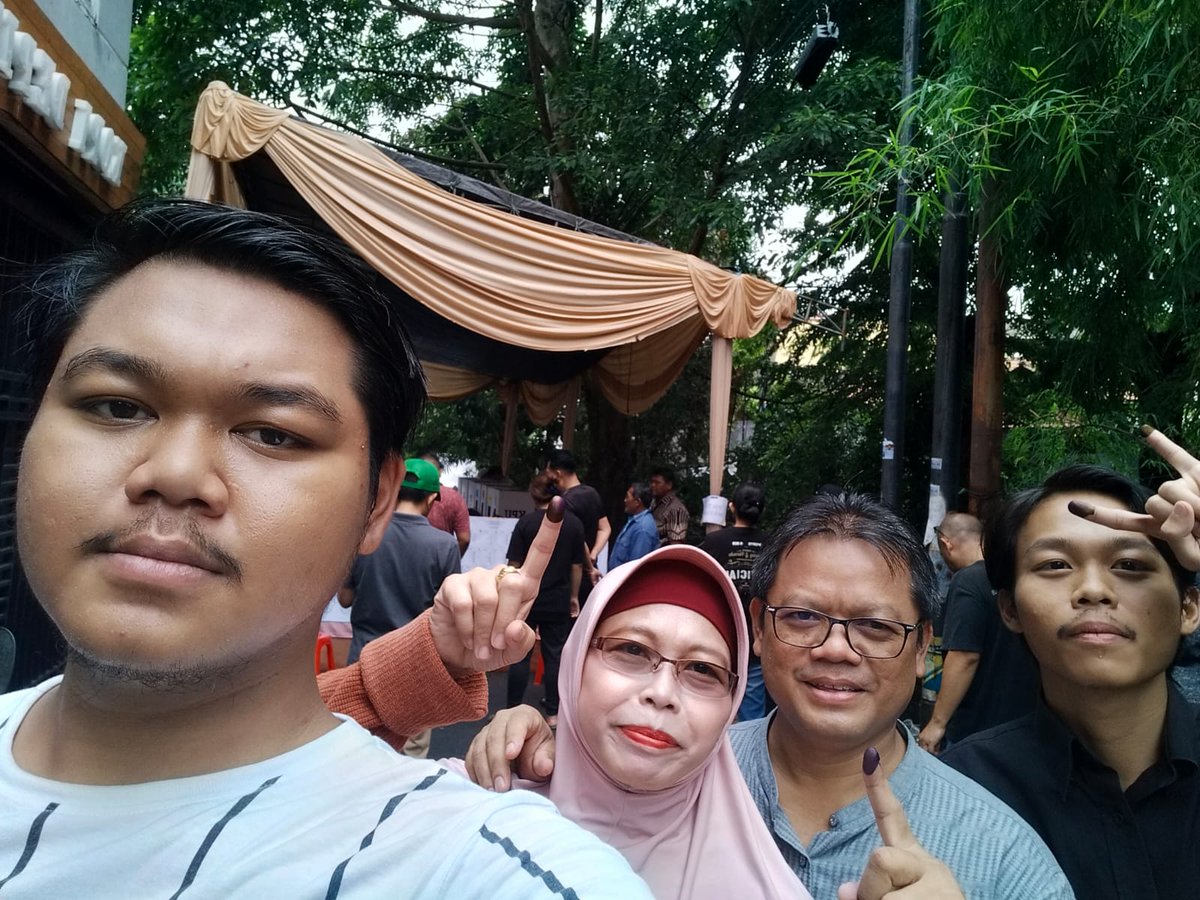 kastamro's tweet photo. @abu_waras @aniesbaswedan @prabowo @ganjarpranowo Bismillah.... https://t.co/TmCx6dlqW9