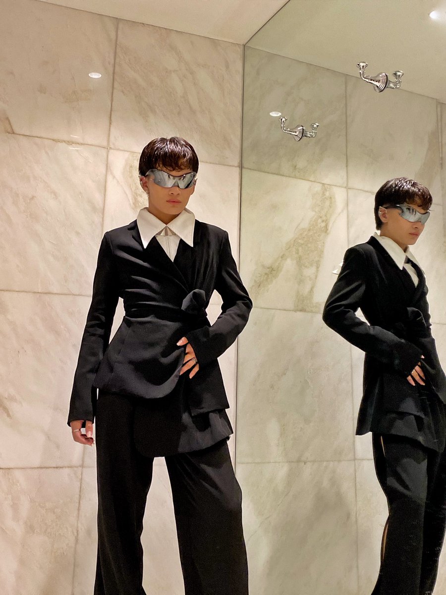 BrixxLuna's tweet photo. It was indeed A Night of A Thousand SUPERSTARS!✨🥂
#AMZSuperstars

Wearing custom made by: johnmichaelboyon. inspired by NCT Jeno runway collection from PeterdoSS23
MUA: @claraabenis 
Styled by yours truly✨ https://t.co/4TQ28BOY2Q