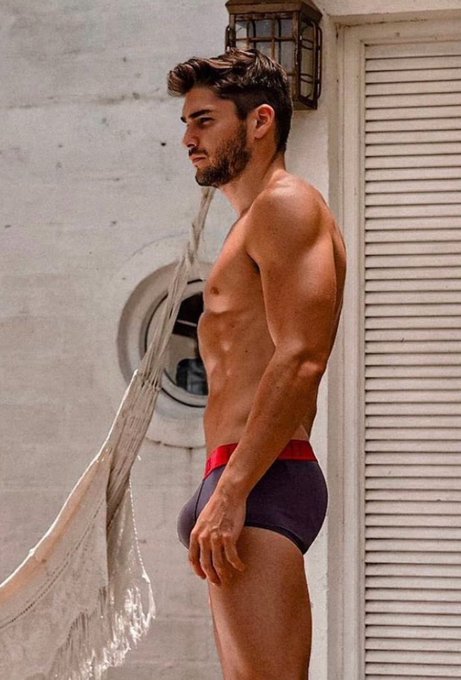 Lock &amp; Loaded! 📸💪🏻 https://t.co/nEdRaU1kBB