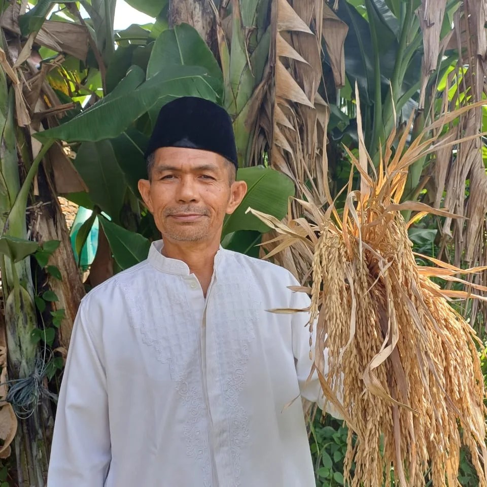 hspetani's tweet photo. Bismillah. Hari ini, saya menggunakan hak pilih saya di TPS 062 di lingkungan saya. Mari gunakan hak pilih kita dalam Pemilu 2024 ini, dan terus berdoa agar pertolongan Allah datang. 

Terakhir, kalau kata anak-anak zaman sekarang, "Tetap Ilmu Padi Abang ku, Menyala!" ✊🌾🔥 https://t.co/uiPswCHYfe