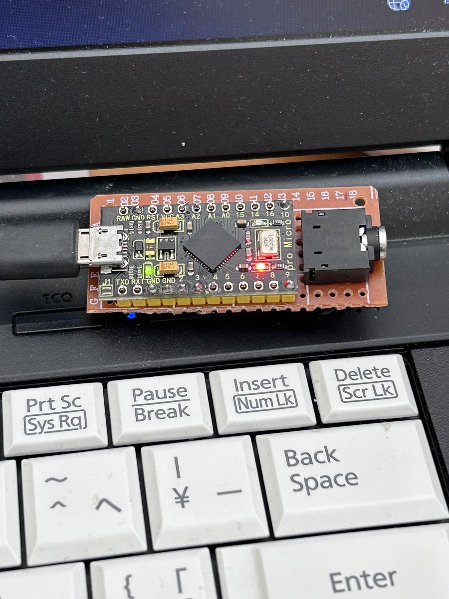 SCraft1962's tweet photo. ステレオミニジャックとATMEGA32U4の半田付けは終了。
予想通りArduino IDEでつまづく😩
ただ単にスケッチを書き込みだけじゃダメなんですかね？エラーばかり表示されます。やはりド素人が手を出すには難易度高いかも？
#Vand #USBインターフェイス #leonardo https://t.co/2aUnxw0Lkz